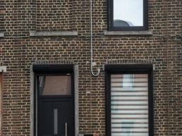 Châssis PVC noirs pour maison en briques foncées Ransart, Charleroi